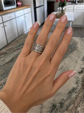 14k white gold pave style ring. 2 carats total diamonds. Selling bc divorced!!!